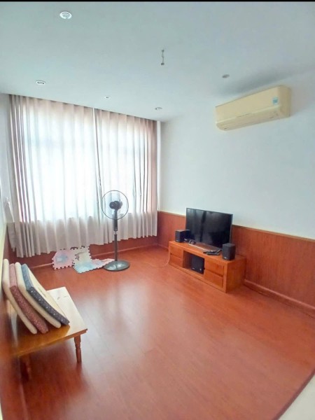 Chung cư 10A Trần Nhật Duật, Tân Định,Q1: 70m2, 2p ngủ, 12tr/th