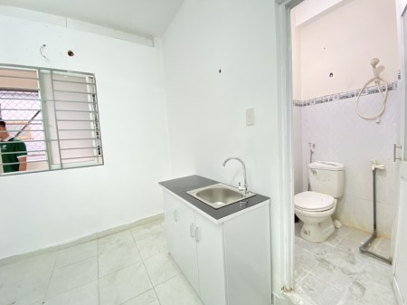 Phòng Mới, Nội Thất Cơ Bản – Giá Hạt Dẻ Phường 13 Quận Tân Bình