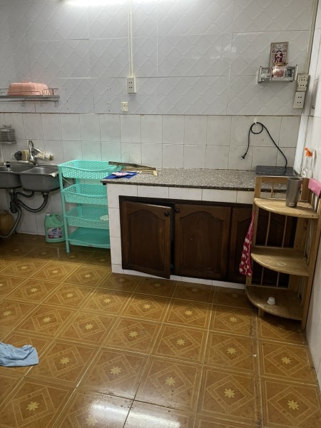 Cho thuê căn hộ diện tích rộng mặt tiền đường Khánh Hội