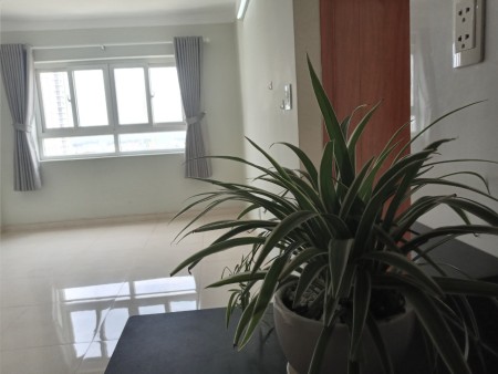 Căn góc 2PN, Hiệp Thành Building Q12 - máy lạnh, rèm cửa - Giá 6,7 tr/th