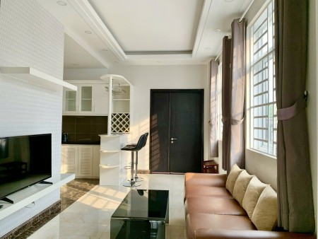 Cho thuê căn hộ 1PN 65m2, Full nội thất, Bồn Tắm, Thang máy, Oto tận nhà, Gần UEF, Hutech, Hồng Bàng