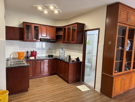 Cho thuê căn hộ 107 m2, chung cư B2 số 590 Cách Mạng Tháng Tám, quận 3