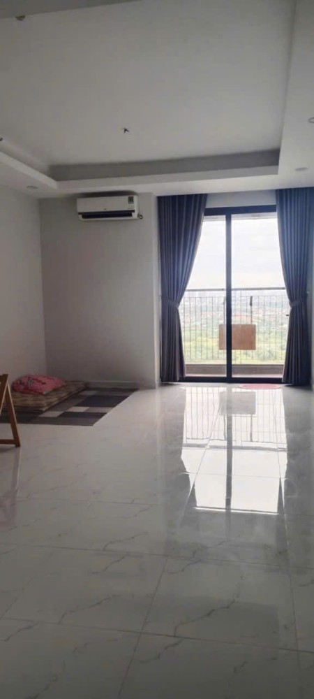 Opal Skyline Căn Studio sẵn rèm, máy lạnh có ban công giá thuê chỉ 4tr2/tháng