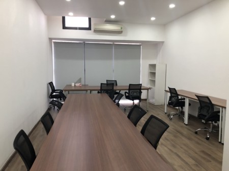 Sắp trống VP 40m², có sẵn bàn ghế, chỉ 10 triệu/tháng