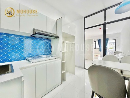 Căn Hộ 1 Phòng Ngủ Ban Công, Full Nội Thất, Thang Máy. Toà Nhà Mới, Ngay Metro và Landmark 81