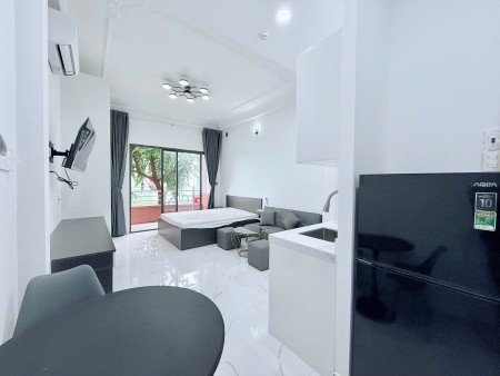 Cho thuê căn hộ ban công thoáng đường Khánh Hội Quận 4 gần đại học Nguyễn Tất Thành, Luật