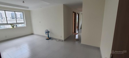 Cho thuê căn hộ B2 Trường Sa phường Gia Định, diện tích 66 m2, 2 phòng ngủ, 2 tolet. Giá 15 tr/thán