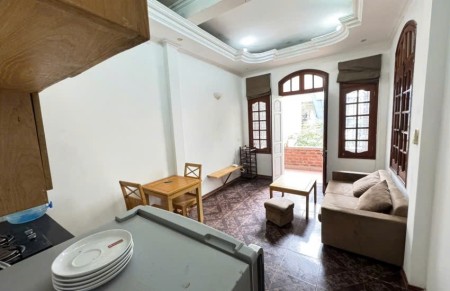 Cho thuê Căn hộ dịch vụ tại Ngõ 105 Thụy Khuê Tây Hồ. Ban công View cực thoáng. Chỉ 7tr