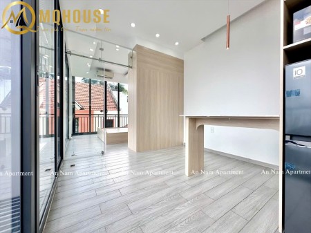 Cho thuê căn hộ 1PN 1PK, ban công 45m2 gần tòa Sky Center - sân bay - CV Gia Định