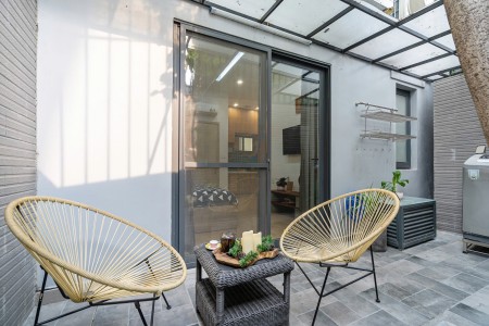 Căn Hộ Full nội thất cao cấp, tone gỗ cổ, ban công, thang máy, gần Landmark 81,Q1,Q3,XVNT,Ngô Tất Tố