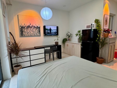 Cho thuê căn hộ quận 1 có ban công, mới nguyên seal - Đường Cống Quỳnh,gần ĐH KH & NV