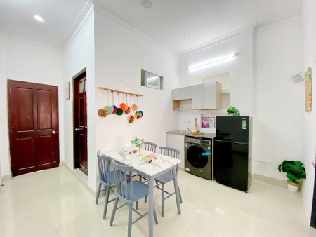 Căn hộ 2 phòng ngủ full nội thất, ban công Tân Bình ngay cung đường Cộng Hoà