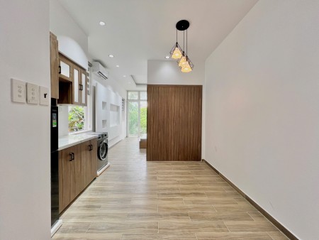 Cho thuê CHDV tách bếp ban công nội thất cao cấp ngay tòa Sky Center giáp Phú Nhuận