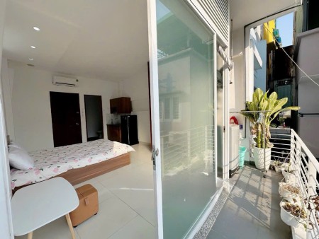 Cho thuê căn hộ quận 10 gần chung cư Hà Đô, ĐH Hoa Sen - ban công thoáng mát, đầy đủ tiện nghi