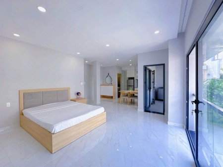 Cho Thuê Căn Hộ Studio Ban Công Tươi Sáng , Rộng Rãi - Đầy Đủ Tiện Nghi - Gần LandMark 81