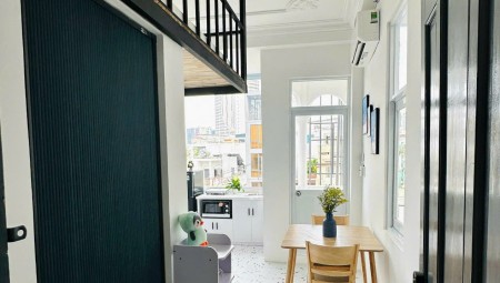 Căn Hộ Ban Công Có Gác, Full Nội Thất, Gần Hàng Xanh, Chợ Bà Chiểu, Sạch Sẽ, An Ninh