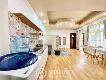 Cho thuê căn hộ dịch vụ full nội thất nằm ngay Cộng Hoà, khu an ninh