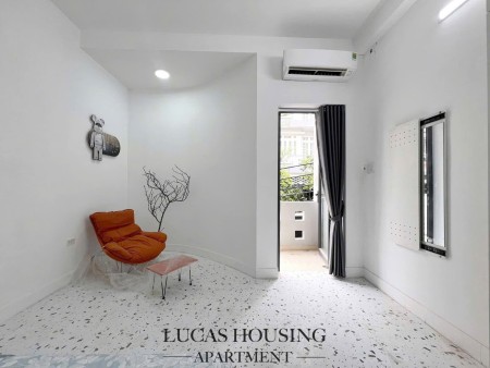 Studio 1Pn ban công tách bếp, full nội thất sofa, máy giặt riêng, không gian thoáng, gần Landmark,Q1