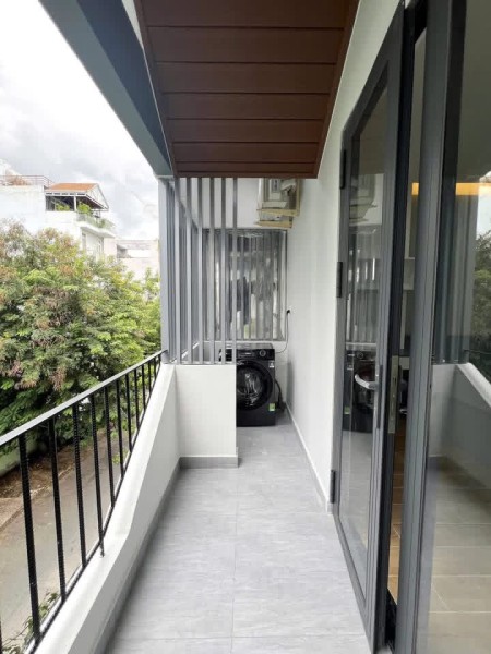 Studio ban công, full nội thất, trung tâm quận 7