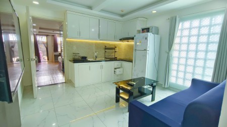 Căn hộ 1 phòng ngủ, gần Phan Đăng Lưu, cực đẹp, sang trọng, tràn ngập ánh sáng