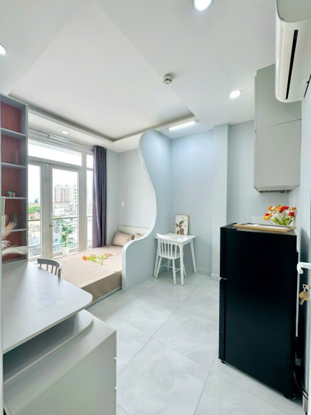 Cho thuê căn hộ ban công tách bếp, đầy đủ nội thất Q1 gần cầu Nguyễn Văn Cừ, Cầu Ông Lãnh, VLU