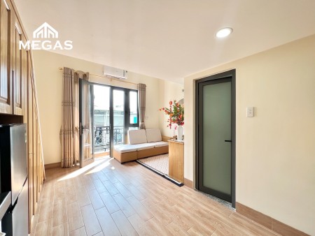 Cho Thuê Căn Hộ Luxury - 2 Không Gian Ngủ - Gần Vòng Xoay Dân Chủ