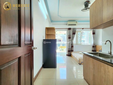 Căn hộ ban công lớn, máy giặt riêng, có cửa sổ thoáng mát, ngay K300 Cộng Hòa