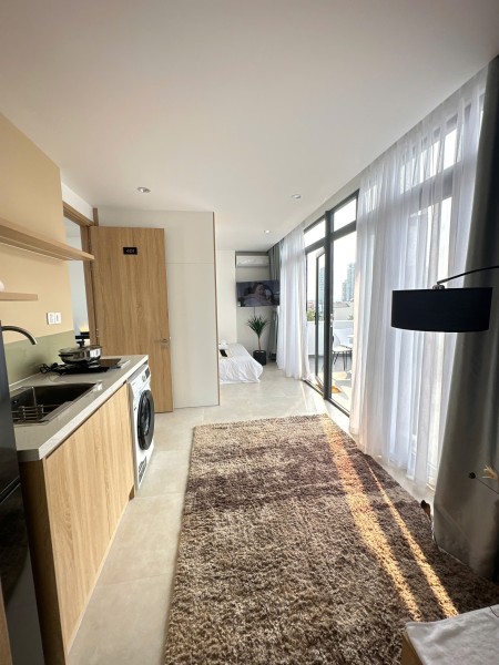 Căn hộ full nội thất xịn xò có ban công ngay giữa trung tâm Tân Bình