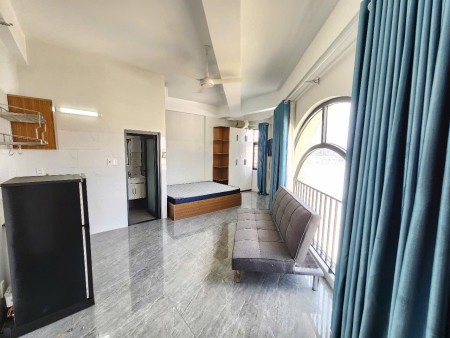 Studio, full nội thất đẹp, cửa sổ lớn thoáng