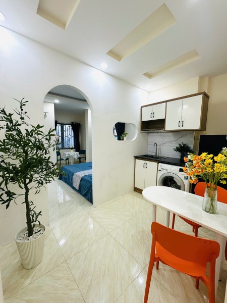 Căn hộ full nội thất có ban công ngay giữa trung tâm Tân Bình 40m2