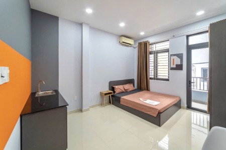 Cho thuê căn hộ Studio Ban công Q1 gần cầu Nguyễn Văn Cừ, Nowzone, chợ Bến Thành