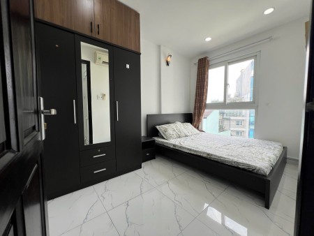 Căn hộ ban công, máy giặt riêng, ngay sân bay Tân Sơn Nhất.