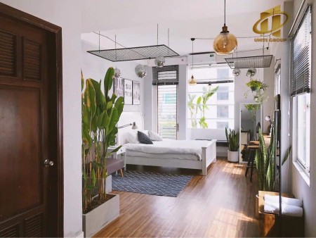 Cho thuê căn hộ ban công, đủ nội thất mặt tiền Đoàn Như Hài Q4, gần ĐH Luật, cầu Khánh Hội