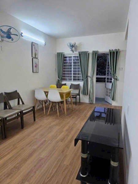 Căn hộ 40m2,1P ngủ, wc , C/c Bàu Cát, p10, TB,5tr/th. Thang bộ