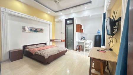 Cho thuê căn hộ đầy đủ nội thất ngay trung tâm TP, Lê Bá Chân, Quận 1