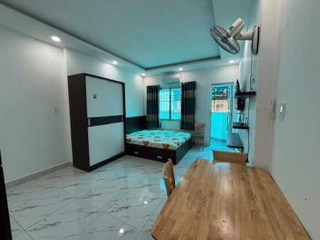 Cho thuê căn hộ Studio Ban công RỘNG Q1 gần cầu Ông Lãnh, cầu Calmette, chợ Bến Thành, Bùi Viện