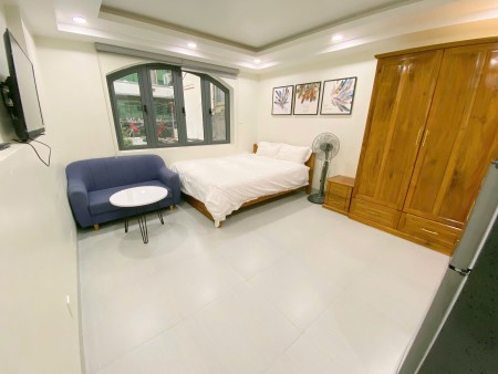 Cho thuê căn hộ Studio Cửa sổ thoáng Q1 gần cầu Ông Lãnh, Nowzone, công an Thành Phố