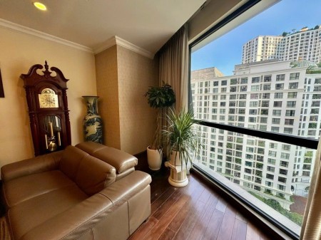 Cho thuê căn hộ 2PN phong cách gỗ trầm – Royal City