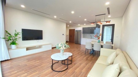 Mipec Xuân Thuỷ góc cho thuê căn hộ cao cấp 3 ngủ