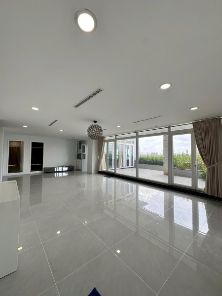 Chính chủ cần cho thuê penthouse cao ốc Phú Nhuận – 370m², 4pn, 4wc – Nội thất cơ bản – Giá 32tr/th