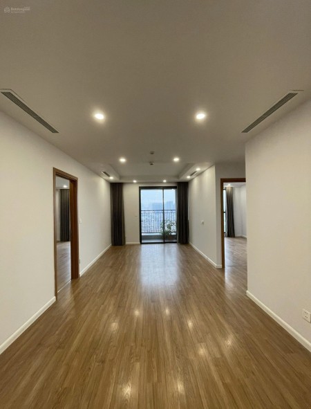 Cho thuê căn hộ chung cư Le Capitole 27 Thái Thịnh, Đống Đa 100m2 3PN cơ bản 19 triệu.