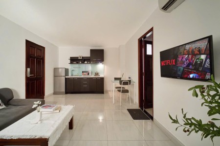 Cho thuê căn hộ 1 phòng ngủ 40M² có ban công thoáng mát gần Sân Bay Tân Sơn Nhất, Tân Bình