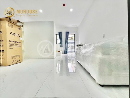 Cho Thuê Căn Hộ Dịch Vụ Full Nội Thất Ban Công Lớn nằm ở Trung Tâm Bình Thạnh, ngay Ngã Tư Hàng Xanh