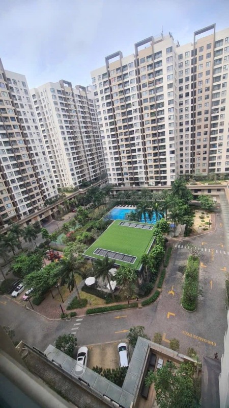 Cho thuê căn 56m2 2pn 1wc, có 2 máy lạnh máy nước nóng rèm view hồ bơi siêu đẹp chỉ 8,5Tr