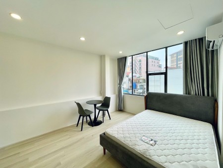 Căn hộ mới 100% ngay Hoàng Văn Thụ, Full nội thất, Cửa sổ thoáng