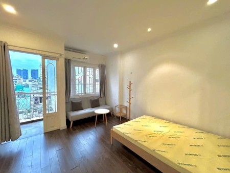 Cho thuê căn 1PN ban công Q4, gần Đh Luật, Đh Nguyễn Tất Thành, cầu Khánh Hội, cầu Tân Thuận,…