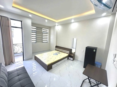 Căn Hộ Cho Thuê Full Nội Thất Ban Công Cửa Sổ Thoáng Ngay Huỳnh Văn Bánh gần Q1, Q3,CV Hoàng Văn Thụ