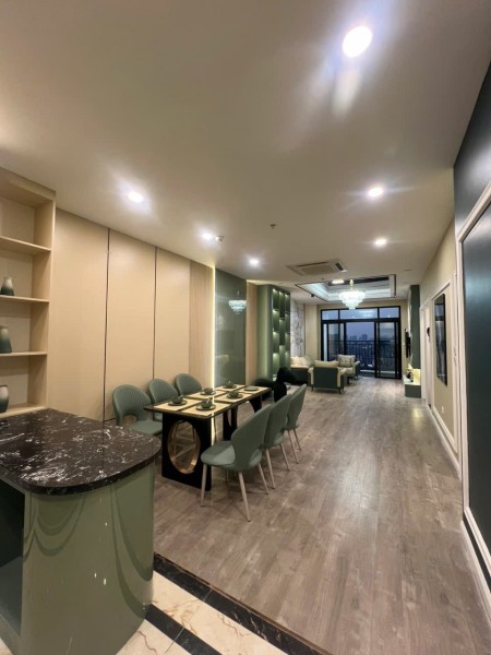 Cho thuê gấp căn họ CC Royal City tòa R1 109m2 2 ngủ giá tốt chỉ 2x triệu/tháng