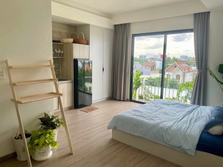 Cho thuê chdv full nội thất có ban công ngay Q. Phú Nhuận giáp Q. Tân Bình
