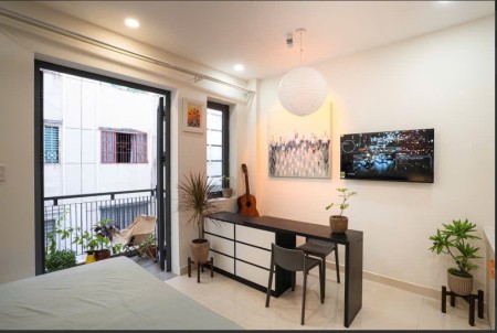 Cho Thuê Căn Hộ Ban Công Full Nội Thất Có Thang Máy Quận 1